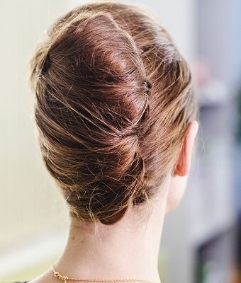 How to Make a French Twist in 5 Easy Steps